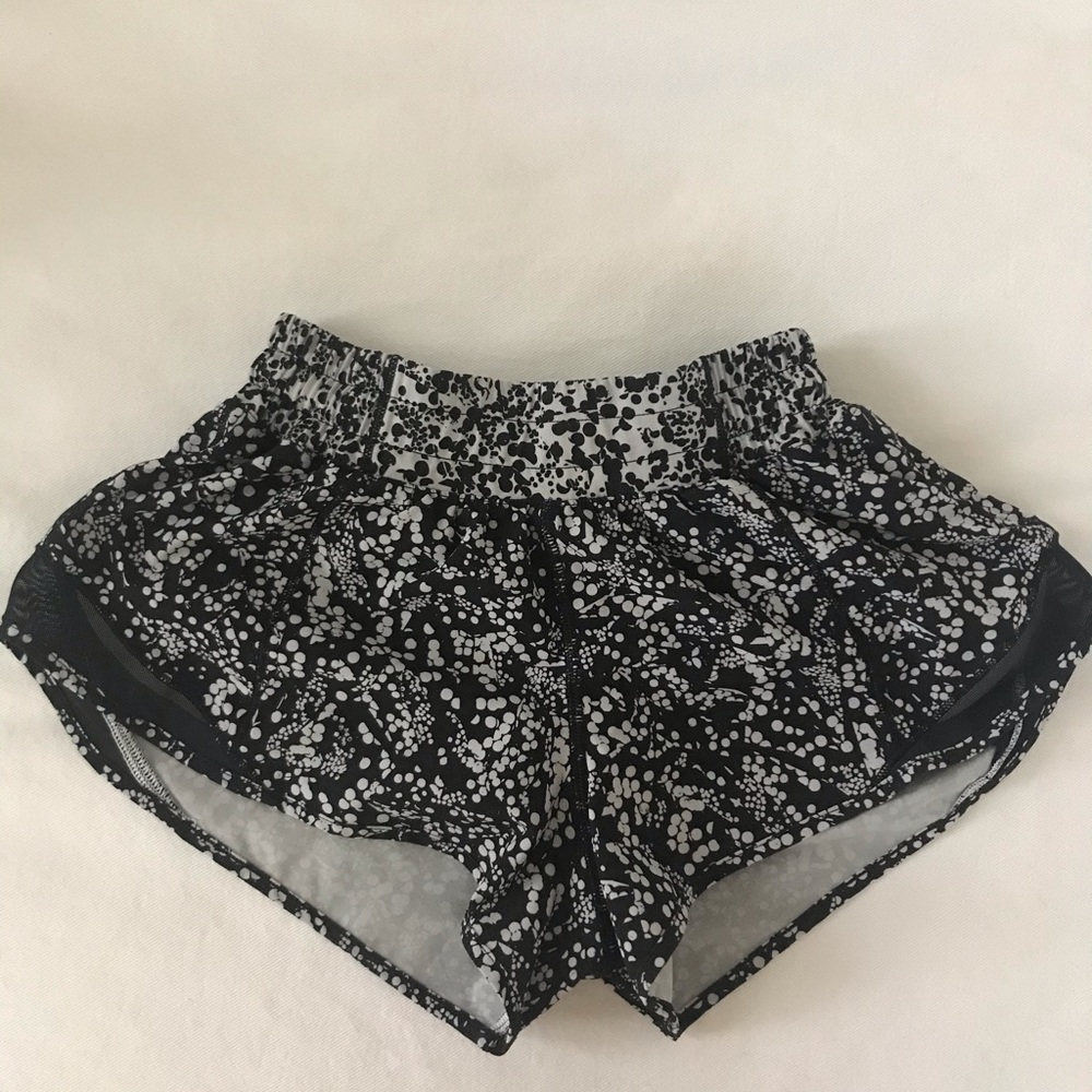 Lululemon Hotty Hot Shorts 2.5
